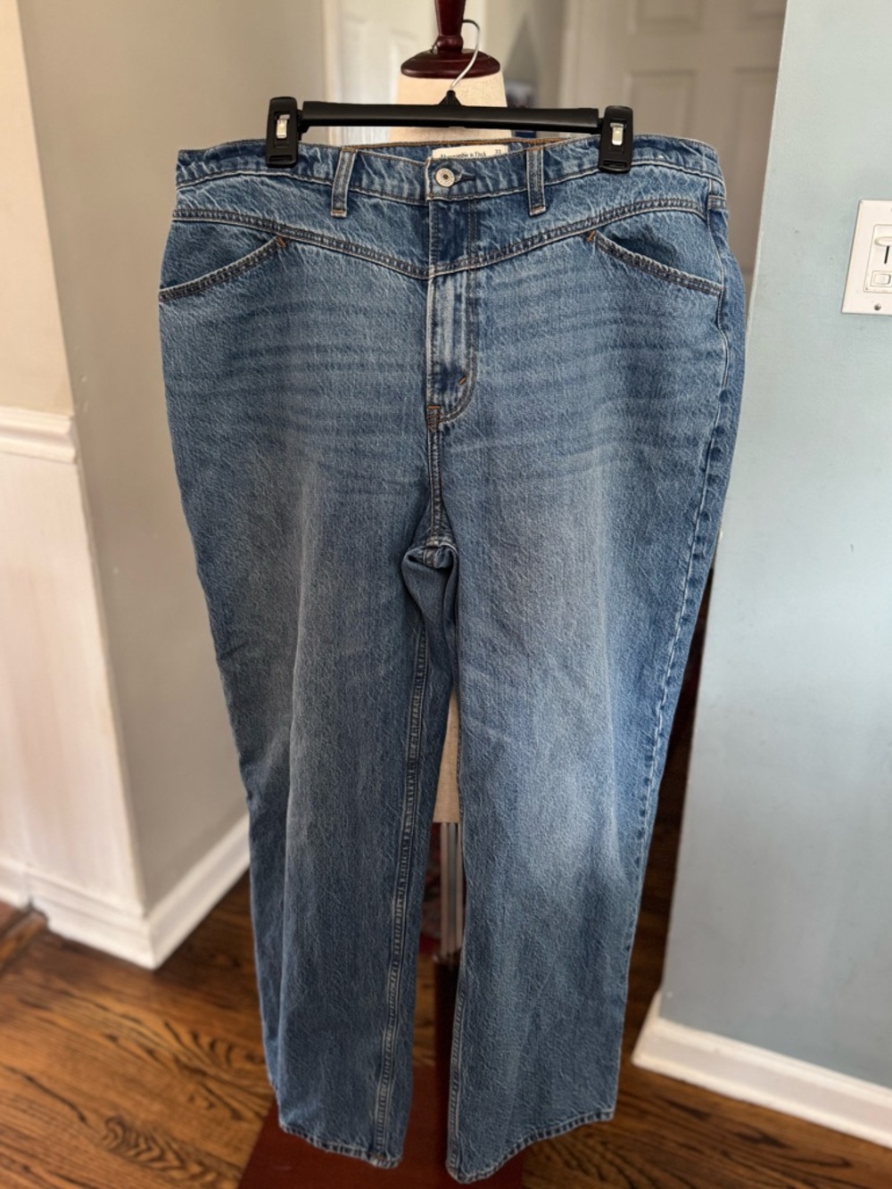 2 pairs A&F women’s jeans in size 33 - Picture 9 of 13